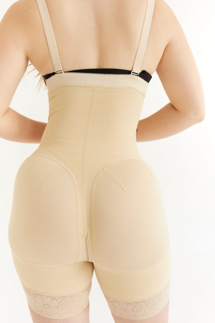 Faja strapless de doble ajuste beige vista de espalda