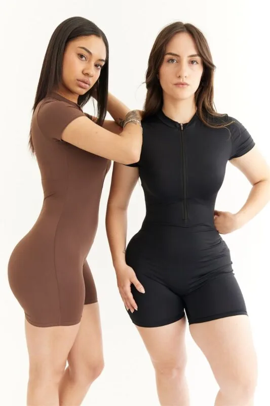 Enterito catsuit manga corta con cierre