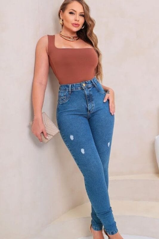 Jeans con Faja detalles rasgados efecto levanta glúteos