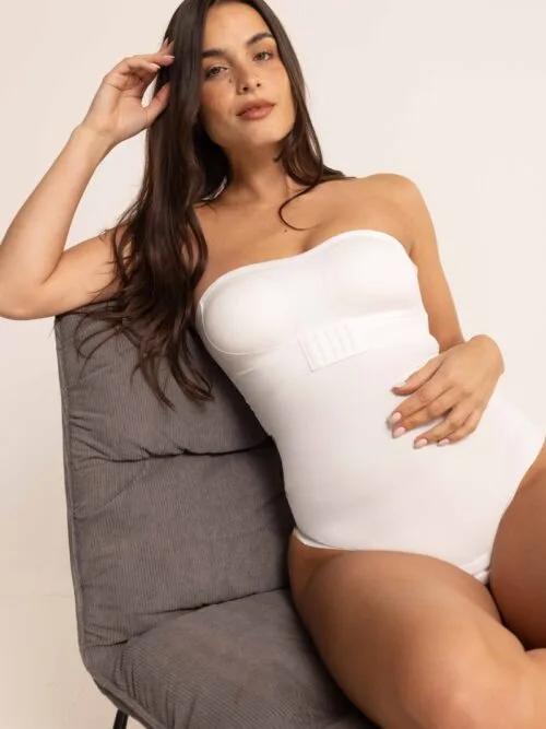 Body moldeador strapless de tela invisible