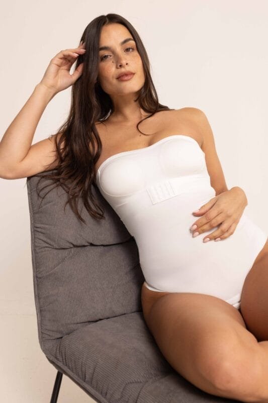 Body moldeador strapless de tela invisible