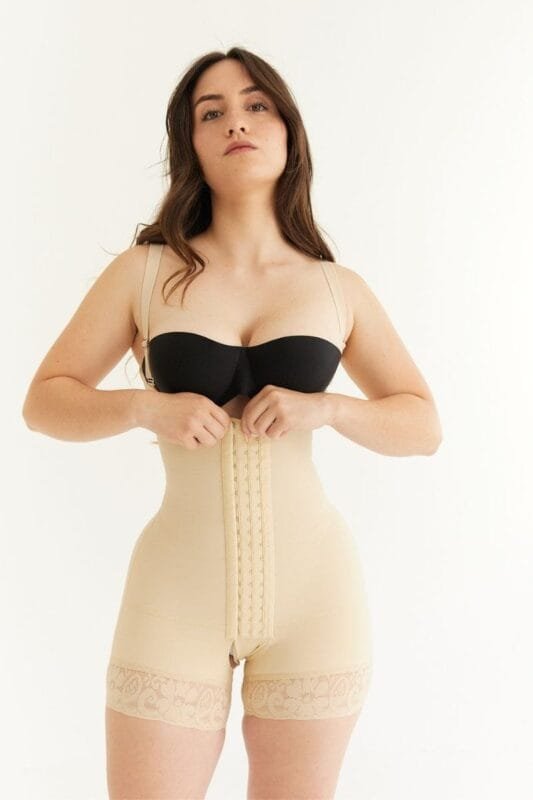 Faja con broches pierna corta – Espalda cubierta y levanta glúteos – 3XL, Beige