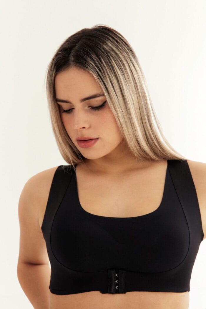Soutien con broches frontales y tirantes anchos color negro